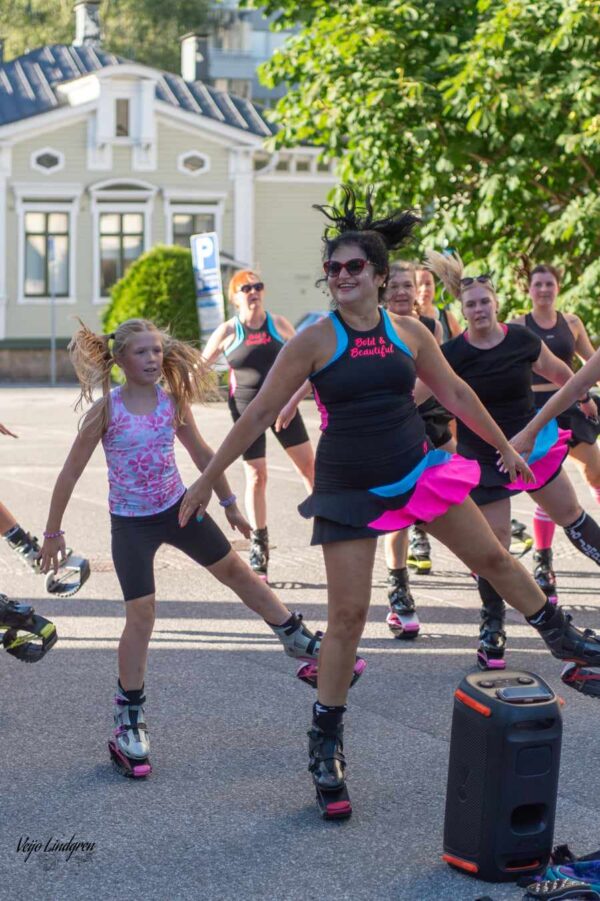 Kangoo jumps-perhetunti