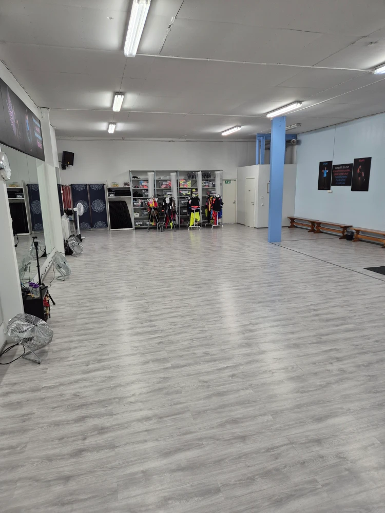 studio-empty-4.webp