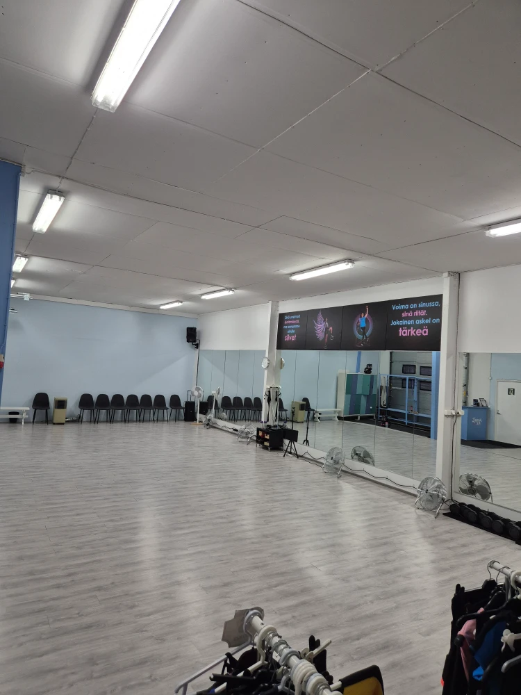 studio-empty-5-1.webp